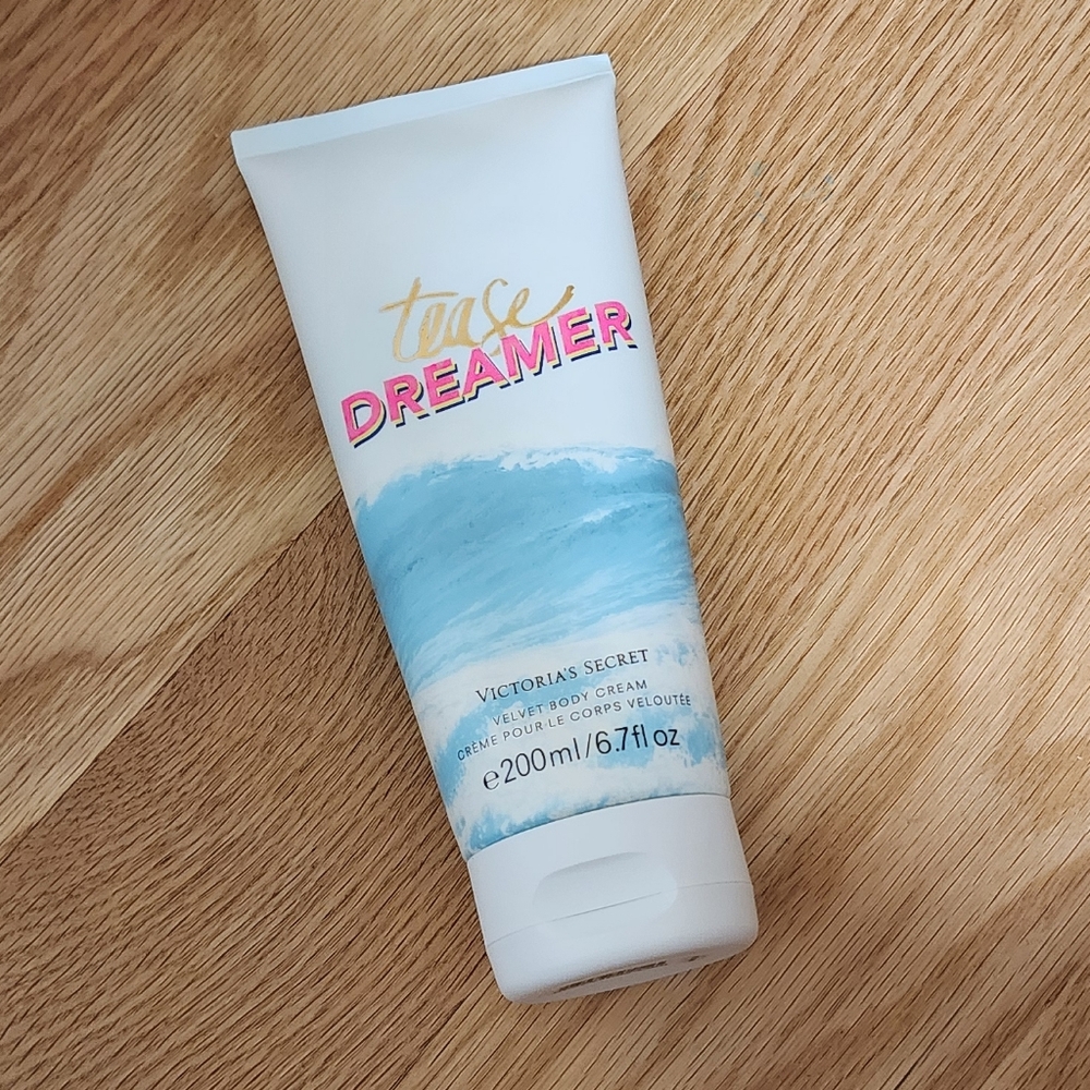 Victoria's Secret TEASE DREAMER velvet body cream fragrance lotion